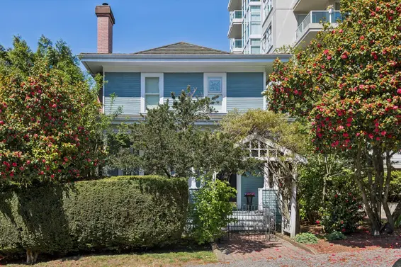 557 Lonsdale Avenue, North Vancouver