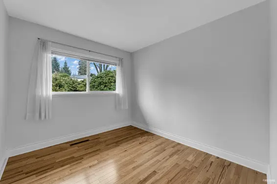 1033 Kennedy Avenue, North Vancouver For Sale - image 10