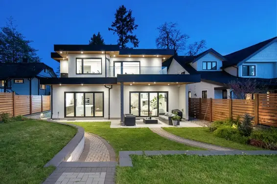 732 East 11th Street, North Vancouver