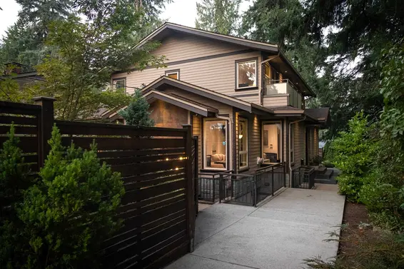 3681 Henderson Avenue, North Vancouver