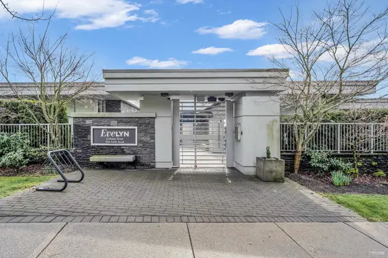 202 908 Keith Road, West Vancouver