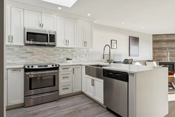 305 175 West 4th Street, North Vancouver