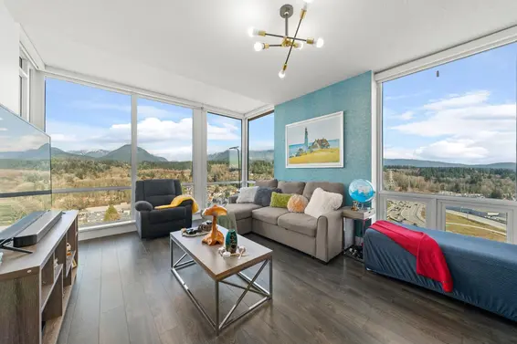 2202 1550 Fern Street, North Vancouver