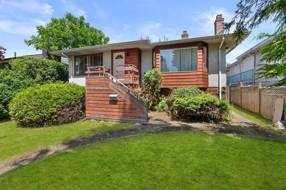642 East 6Th Street, North Vancouver For Sale - image 2
