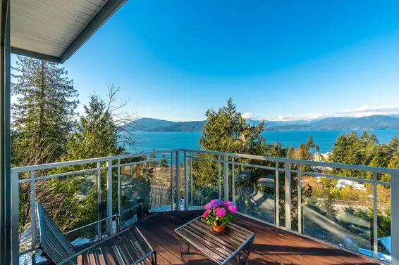 8549 Seascape Court, West Vancouver