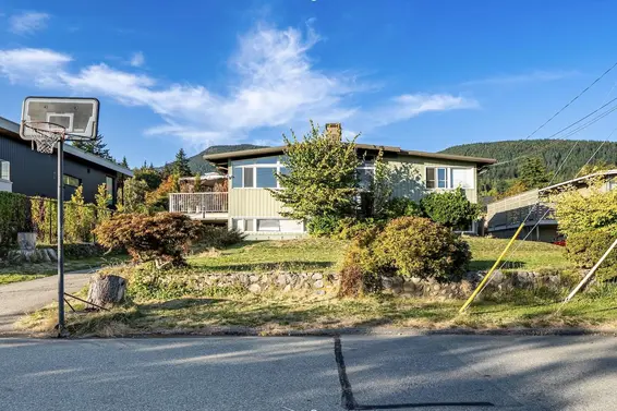 622 Croydon Place, North Vancouver