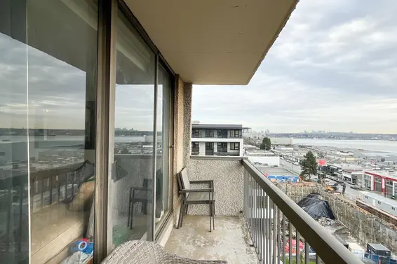 708 145 St. Georges Avenue, North Vancouver