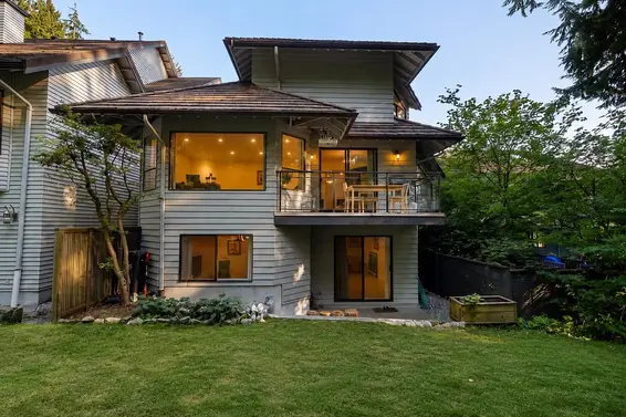 5729 Owl Court, North Vancouver