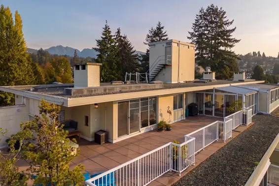 701 1425 Esquimalt Avenue, West Vancouver