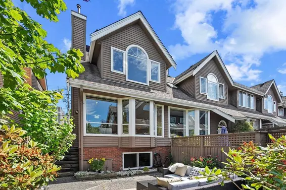 1 230 East Keith Road, North Vancouver