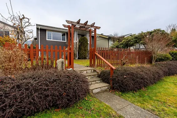 328 East 16th Street, North Vancouver For Sale - image 2