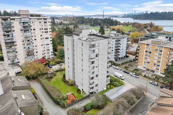 203 1341 Clyde Avenue, West Vancouver