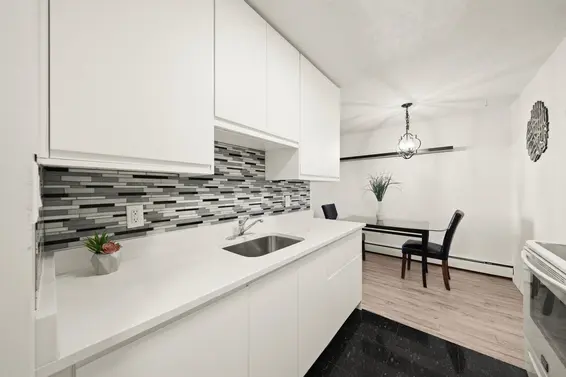 203 131 West 4th Street, North Vancouver