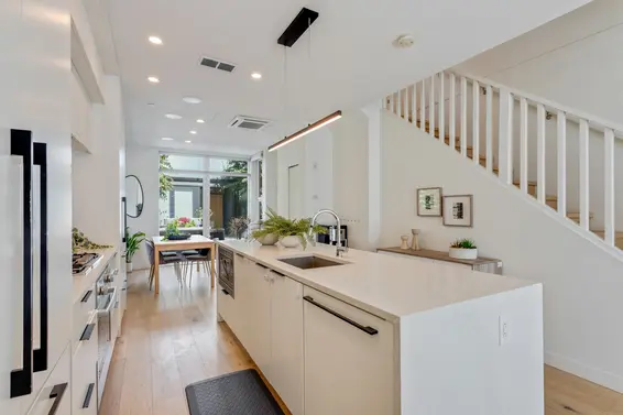 125 649 East 3rd Street, North Vancouver