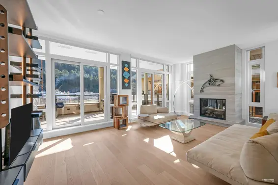 203 6697 Nelson Avenue, West Vancouver