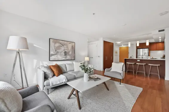 304 221 East 3rd Street, North Vancouver