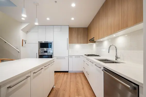 103 2035 Glenaire Drive, North Vancouver
