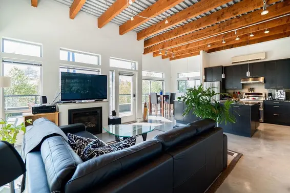 301 1075 West 1st Street, North Vancouver