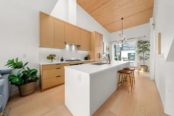 224 650 East 2nd Street, North Vancouver