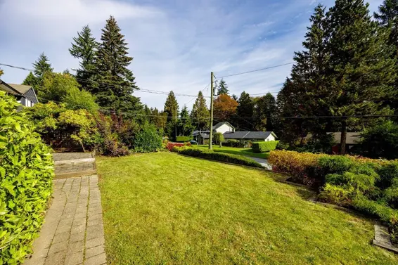 1427 Appin Road, North Vancouver For Sale - image 2