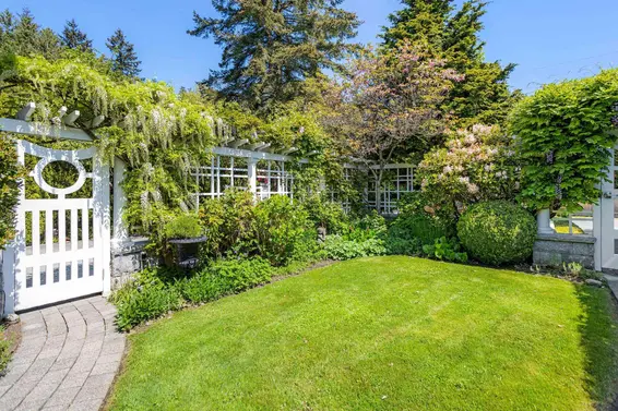 4472 Ross Crescent, West Vancouver For Sale - image 6