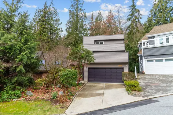 5655 White Pine Lane, North Vancouver