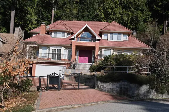 4989 Chalet Place, North Vancouver