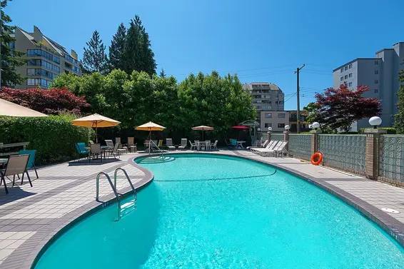 108 1425 Esquimalt Avenue, West Vancouver
