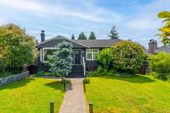 445 West 26th Street, North Vancouver