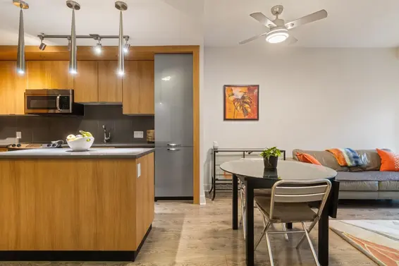 212 733 West 14th Street, North Vancouver