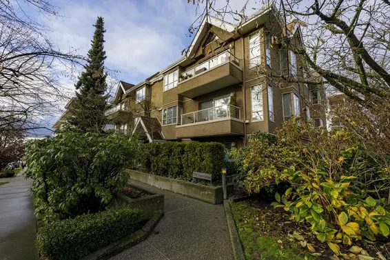 304 751 Chesterfield Avenue, North Vancouver