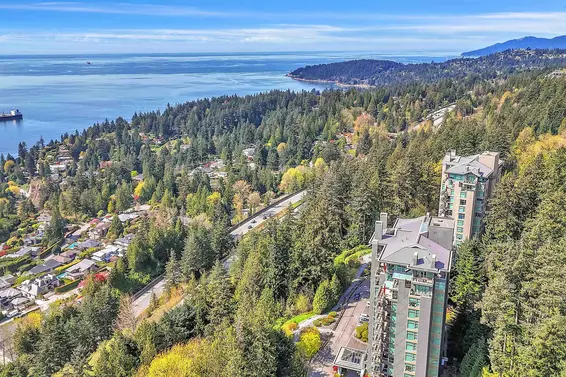 702 3335 Cypress Place, West Vancouver