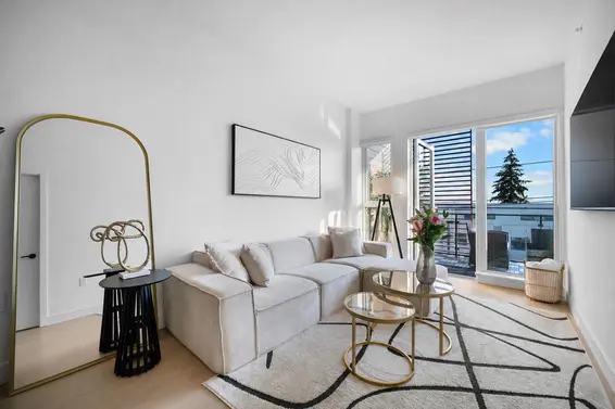 454 422 East 3rd Street, North Vancouver