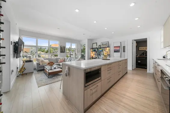 413 747 East 3rd Street, North Vancouver
