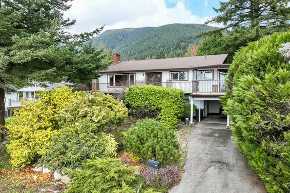 702 Winona Avenue, North Vancouver