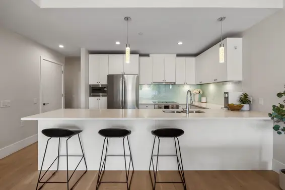 206 1591 Bowser Avenue, North Vancouver