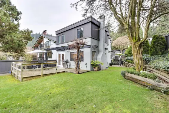 6590 Nelson Avenue, West Vancouver