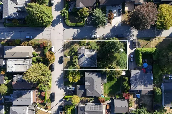 2405 Lloyd Avenue, North Vancouver