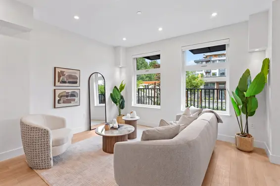 103 342 Mountain Highway, North Vancouver