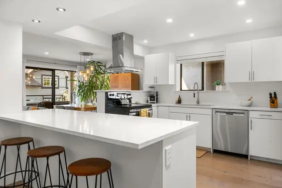 19 2133 St George's Avenue, North Vancouver