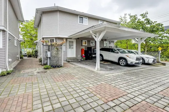 2 1576 Tatlow Avenue, North Vancouver For Sale - image 3