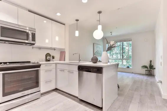 527 723 West 3rd Street, North Vancouver