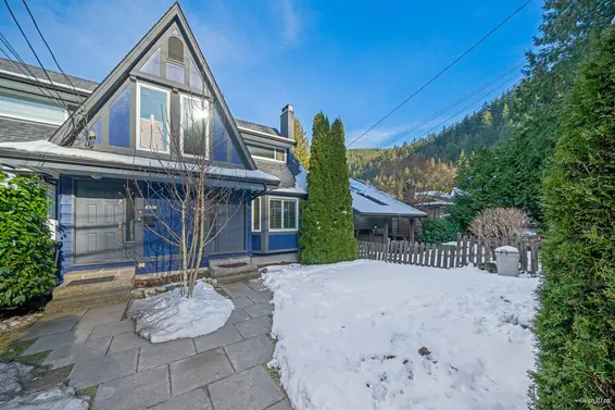 6387 Chatham Street, West Vancouver For Sale - image 2