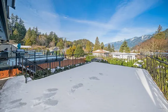 6387 Chatham Street, West Vancouver For Sale - image 3