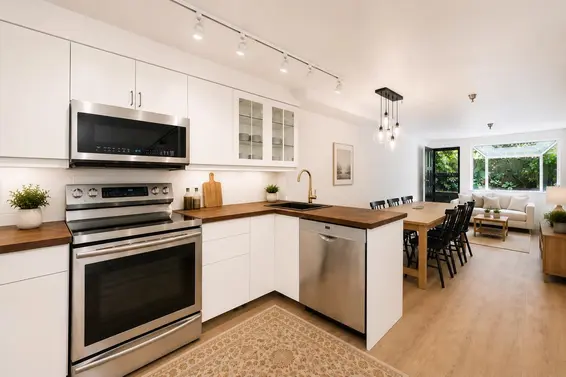 112 1363 Clyde Avenue, West Vancouver