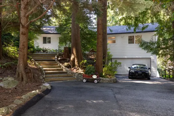 5733 Bluebell Drive, West Vancouver