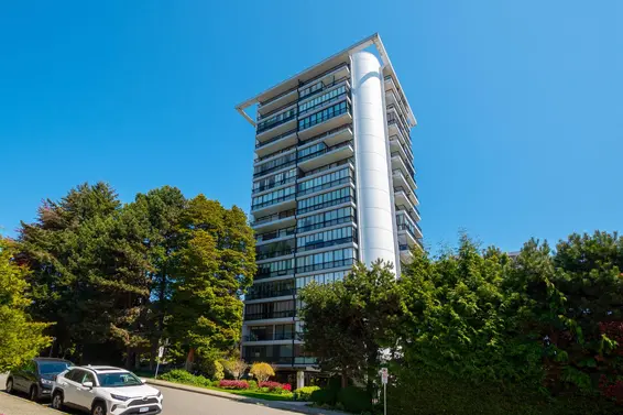 204 650 16th Street, West Vancouver
