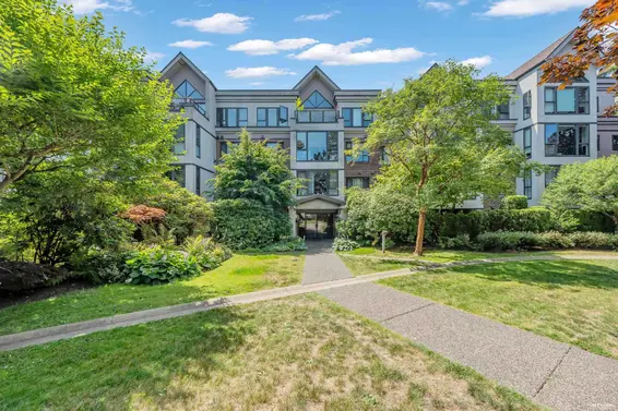 210 175 East 10th Street, North Vancouver
