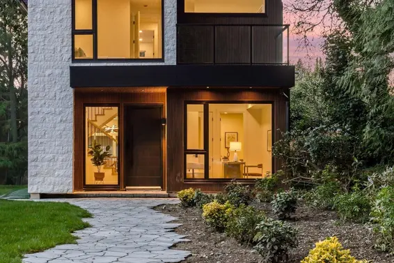 1921 Tatlow Avenue, North Vancouver