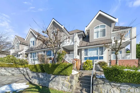 3 270 East Keith Road, North Vancouver